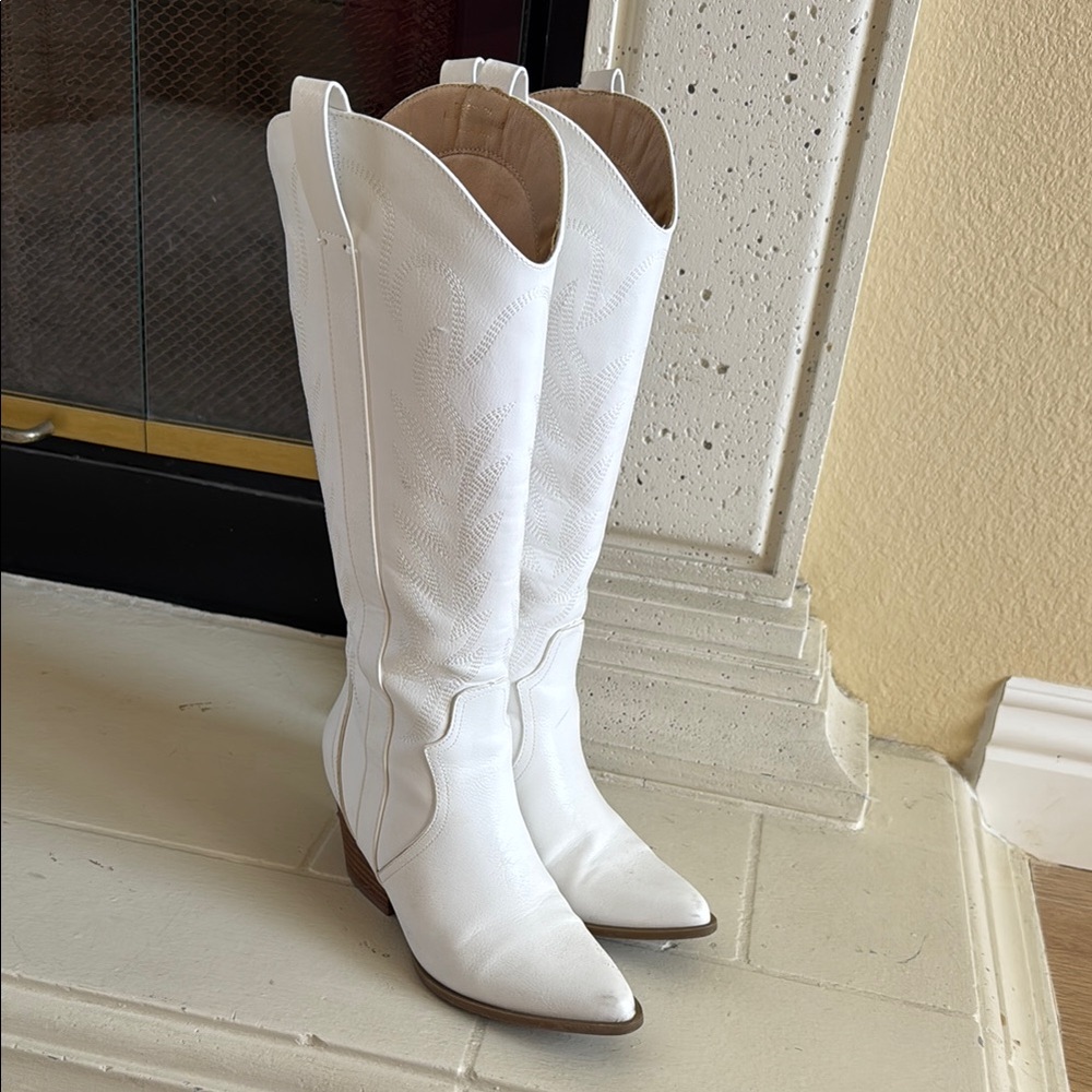 White Western-Style Women's Boots